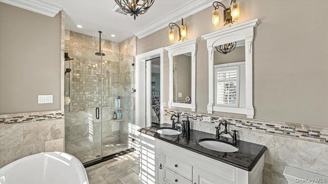 141 Sequams Lane W, West Islip, NY 11795