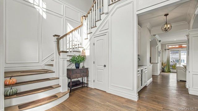141 Sequams Lane W, West Islip, NY 11795