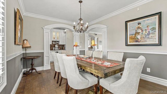 141 Sequams Lane W, West Islip, NY 11795