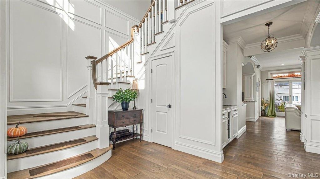 141 Sequams Lane W, West Islip, NY 11795 — photo 4