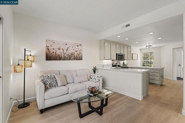 414 Trailhead Way, Martinez, CA 94553