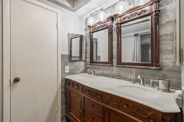 8618 Apothecary Lane, Houston, TX 77064