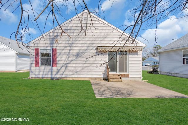 1440 Petunia Way S, Toms River, NJ 08755