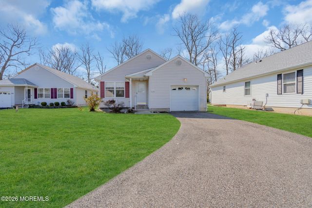 1440 Petunia Way S, Toms River, NJ 08755