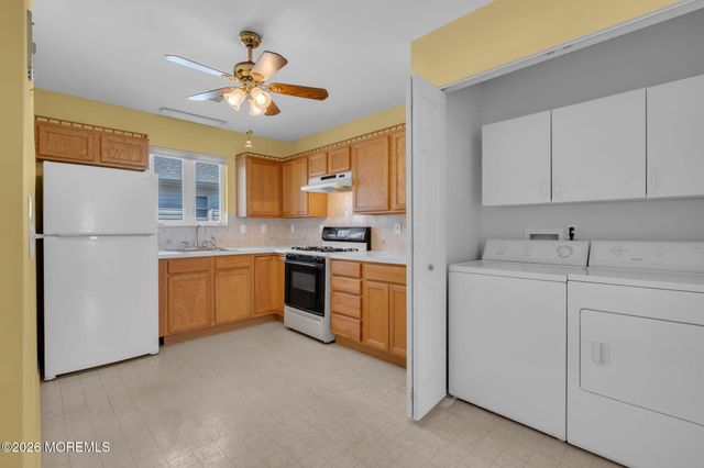 1440 Petunia Way S, Toms River, NJ 08755