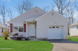 1440 Petunia Way S, Toms River, NJ 08755