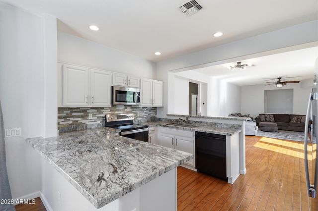 941 E CHERRY HILLS Drive, Chandler, AZ 85249