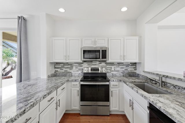 941 E CHERRY HILLS Drive, Chandler, AZ 85249
