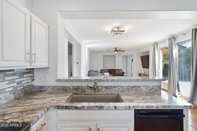 941 E CHERRY HILLS Drive, Chandler, AZ 85249
