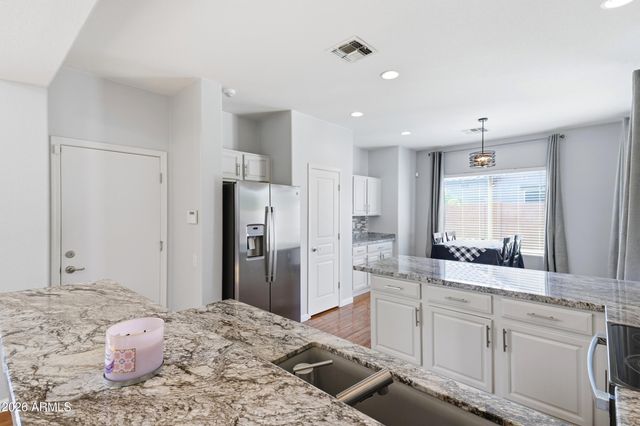 941 E CHERRY HILLS Drive, Chandler, AZ 85249
