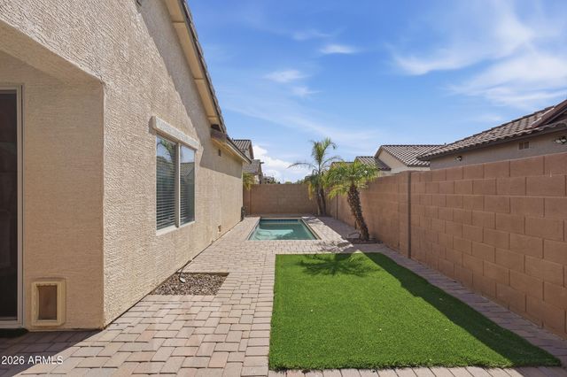 941 E CHERRY HILLS Drive, Chandler, AZ 85249
