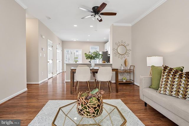42810 SYKES TER, Chantilly, VA 20152