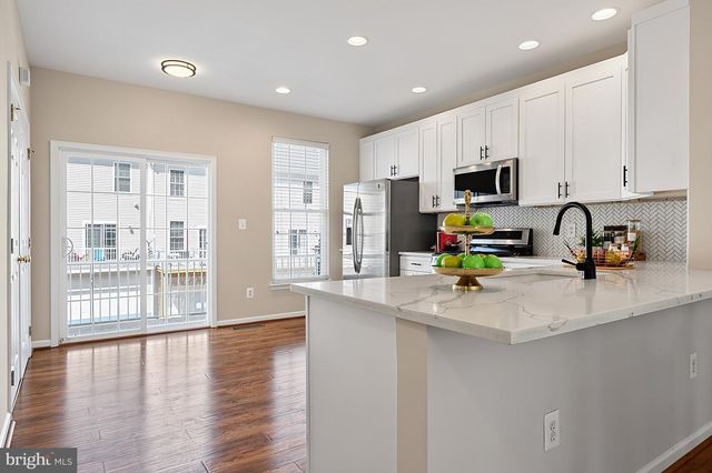 42810 SYKES TER, Chantilly, VA 20152
