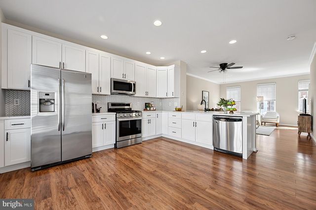 42810 SYKES TER, Chantilly, VA 20152