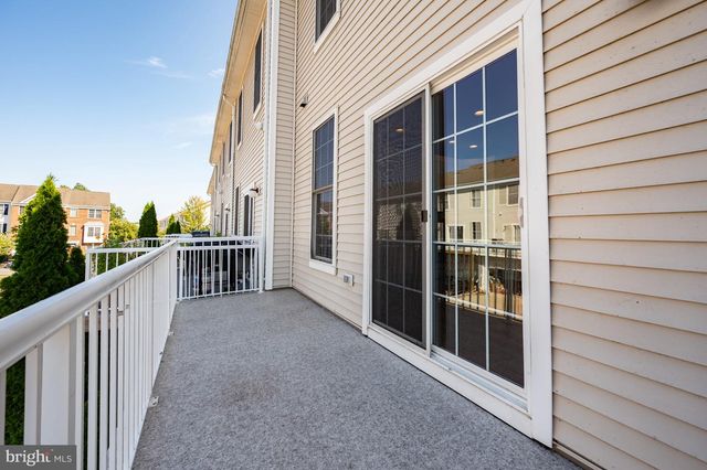 42810 SYKES TER, Chantilly, VA 20152