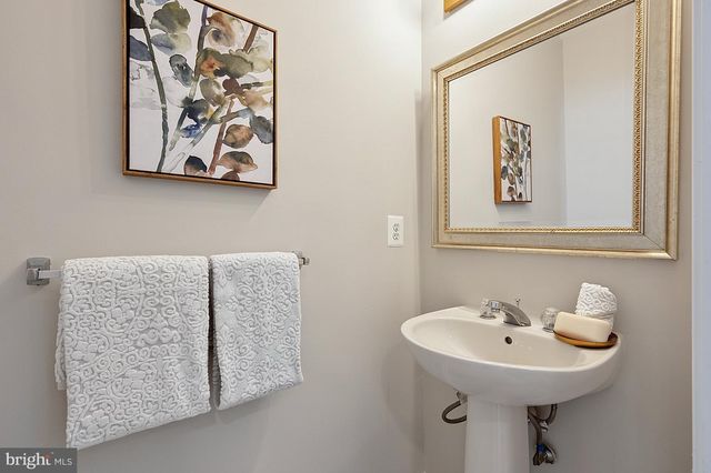 42810 SYKES TER, Chantilly, VA 20152