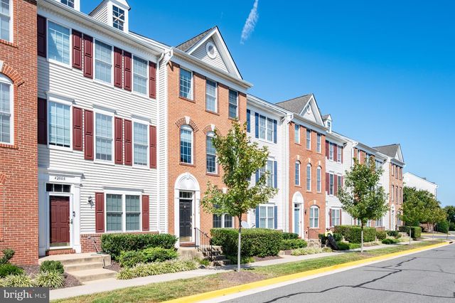 42810 SYKES TER, Chantilly, VA 20152