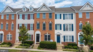 42810 SYKES TER, Chantilly, VA 20152