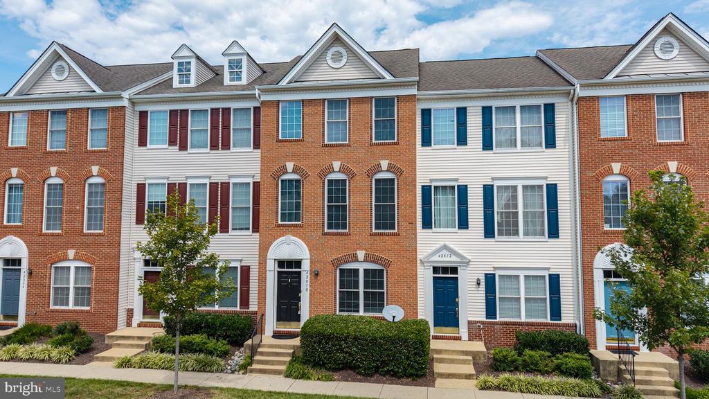 42810 SYKES TER, Chantilly, VA 20152