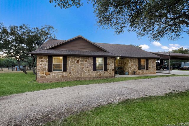 417 CR 2471, Hondo, TX 78861