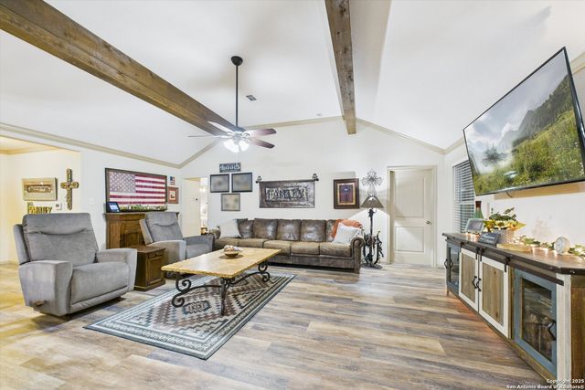 417 CR 2471, Hondo, TX 78861