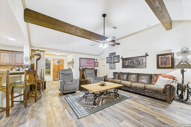 417 CR 2471, Hondo, TX 78861