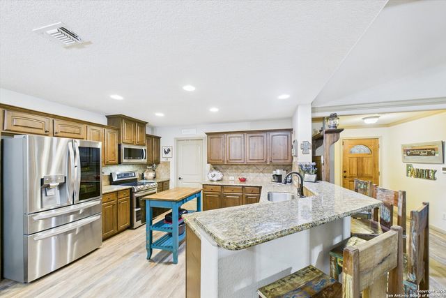 417 CR 2471, Hondo, TX 78861