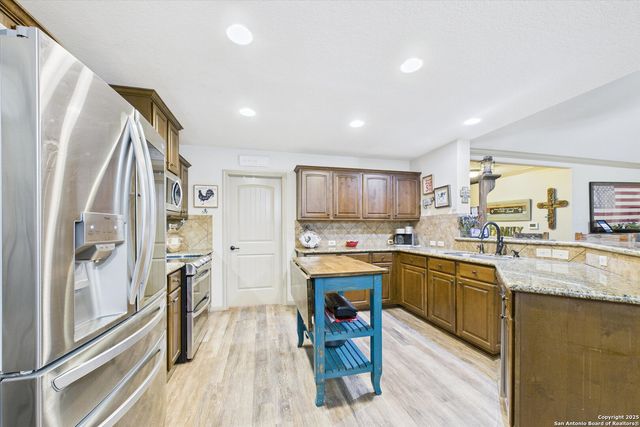 417 CR 2471, Hondo, TX 78861