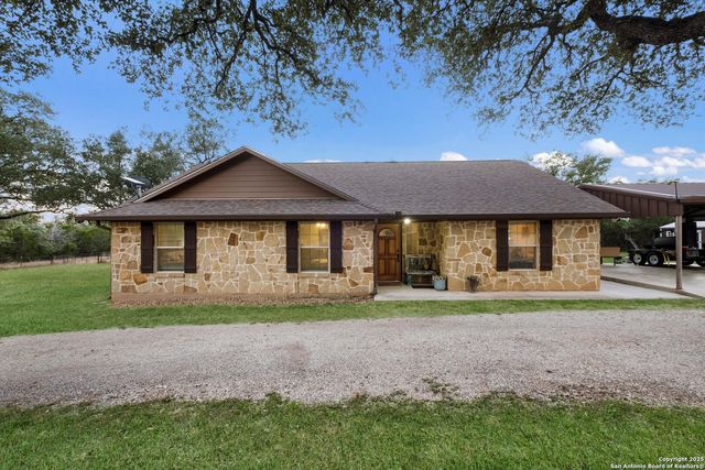 417 CR 2471, Hondo, TX 78861