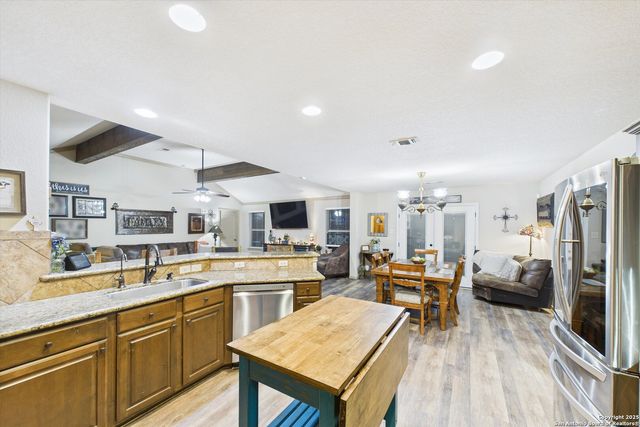 417 CR 2471, Hondo, TX 78861