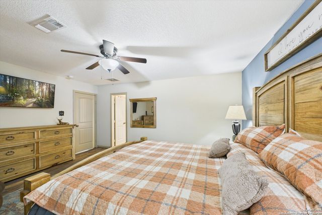 417 CR 2471, Hondo, TX 78861