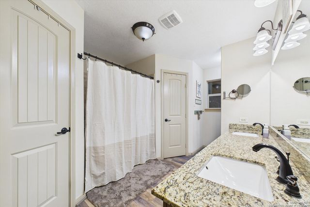 417 CR 2471, Hondo, TX 78861