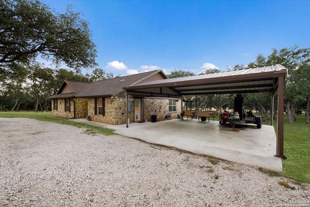 417 CR 2471, Hondo, TX 78861