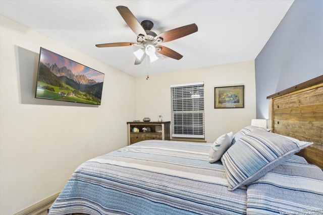 417 CR 2471, Hondo, TX 78861