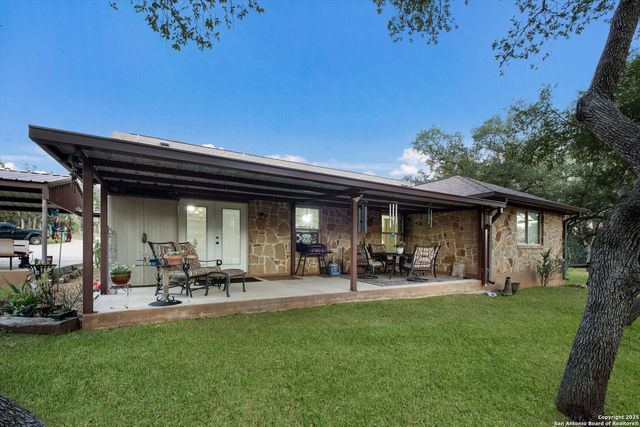 417 CR 2471, Hondo, TX 78861