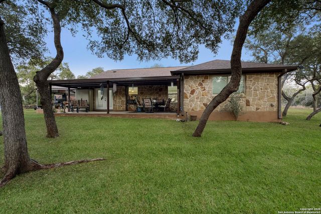 417 CR 2471, Hondo, TX 78861