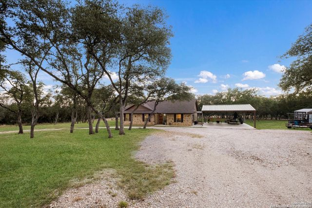 417 CR 2471, Hondo, TX 78861