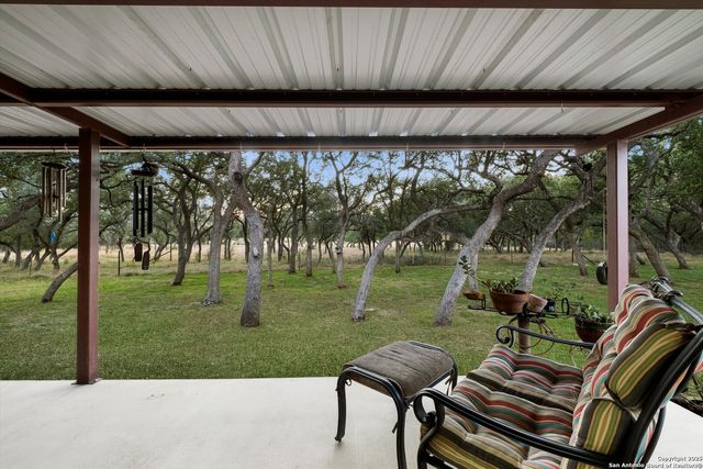 417 CR 2471, Hondo, TX 78861