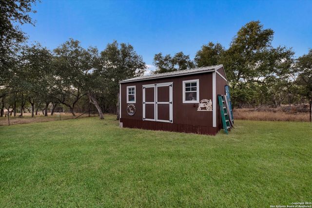 417 CR 2471, Hondo, TX 78861