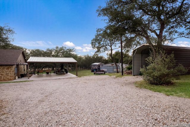 417 CR 2471, Hondo, TX 78861
