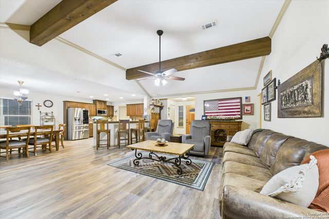 417 CR 2471, Hondo, TX 78861