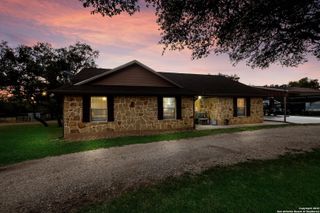 417 CR 2471, Hondo, TX 78861