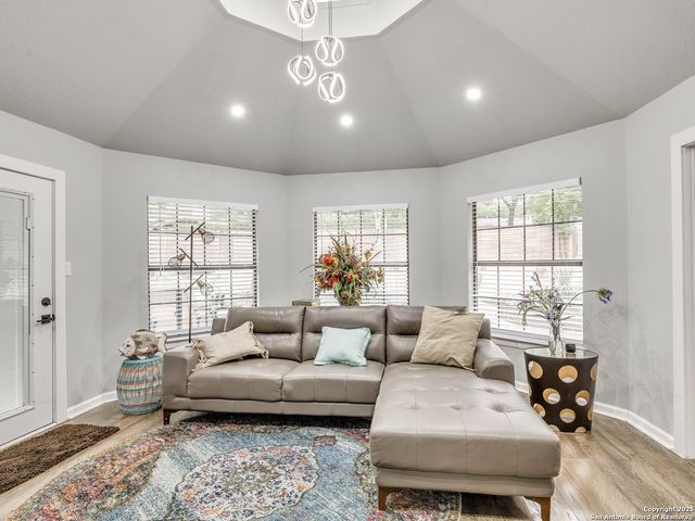2611 Hopeton, San Antonio, TX 78230