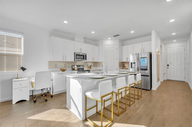 1110 OLIVINE AVENUE, Dundee, FL 33838