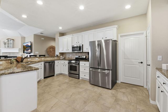 102 Golfview Court, Montgomery, TX 77356