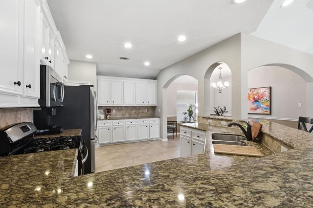 102 Golfview Court, Montgomery, TX 77356