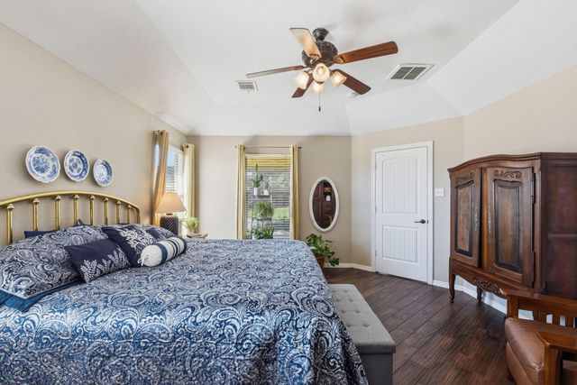 102 Golfview Court, Montgomery, TX 77356