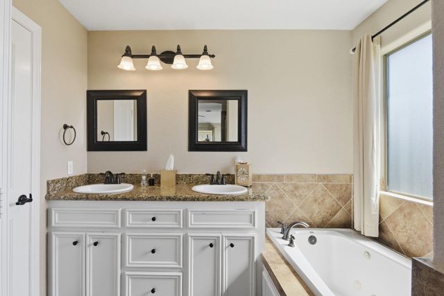 102 Golfview Court, Montgomery, TX 77356