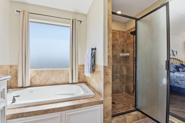 102 Golfview Court, Montgomery, TX 77356