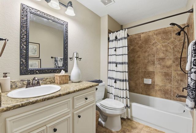 102 Golfview Court, Montgomery, TX 77356